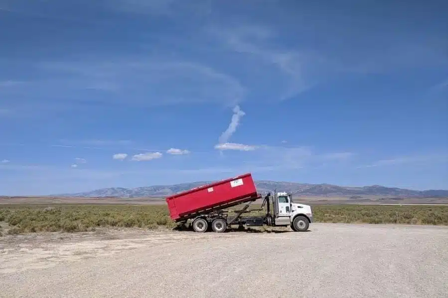A Guide to Yard Cleanup: Why You Need to Rent a Dumpster for Your Fall Project Yard cleanup in Ogden, Utah